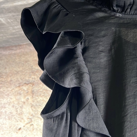 Medium David Lerner Women’s Ruffle Sleeveless black Pullover top A623 - Picture 2 of 6